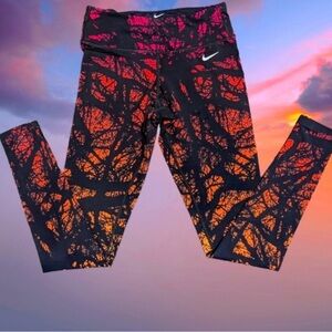 LIKE NEW Small Nike Leggings